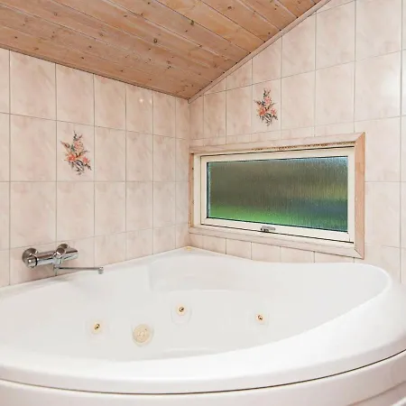 6 Person Holiday In Henne هين ستراند